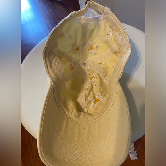 Yellow daisy Brandy Melville hat - Picture 3 of 3